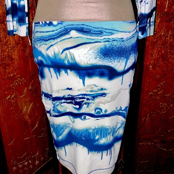 Beautiful Blue & white abstract design curve hugging dress. - Picture 6 of 11